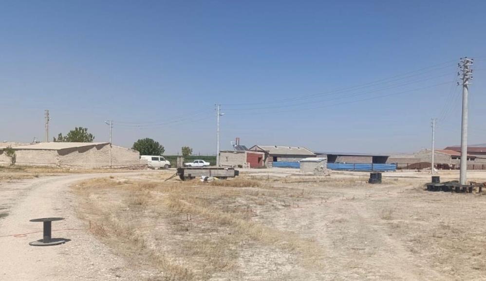 Evlerin yakınına kadar gelen obruklar tedirgin ediyor