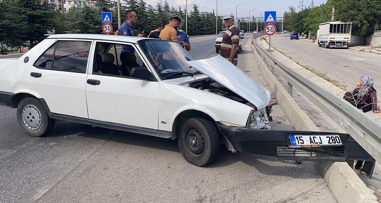 Tofaş otomobil kaza yaptı: 1 yaralı