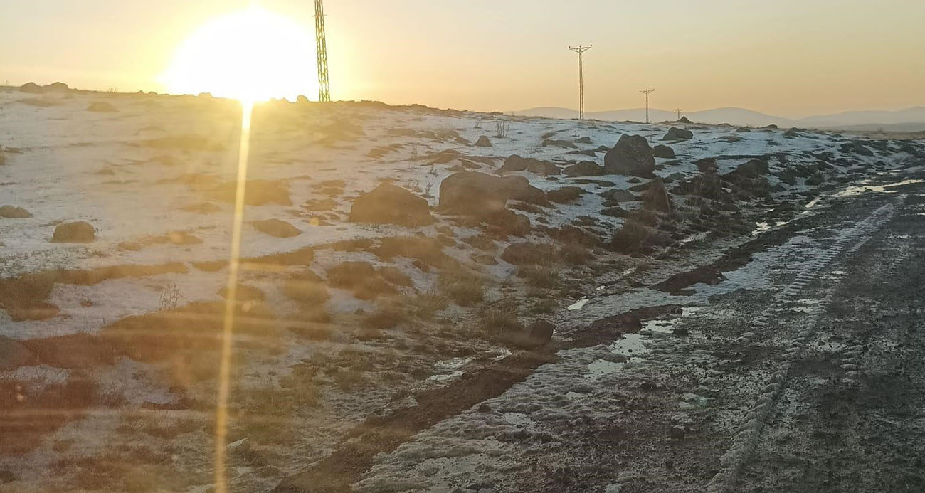 Ardahan beyaza büründü, Ağustos ayında şaşırtan görüntü