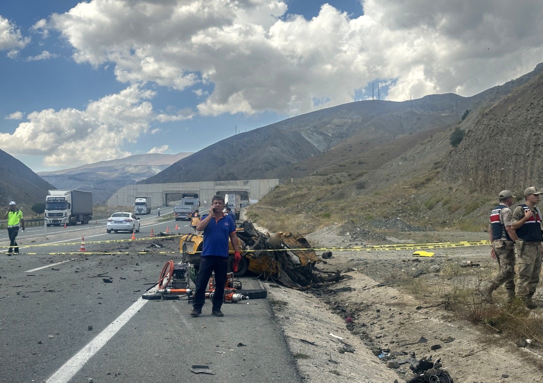 Erzincan’da katliam gibi kaza: 4 ölü, 2 yaralı