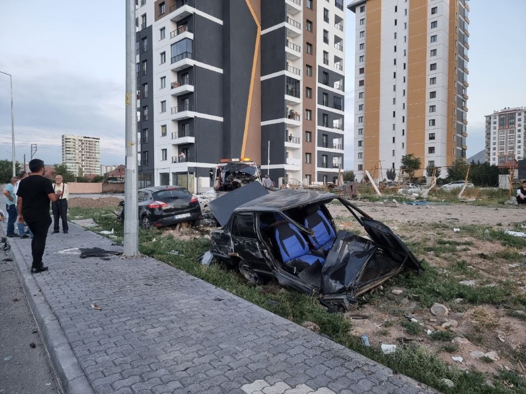 Tofaş’ın ikiye bölündüğü kaza kamerada