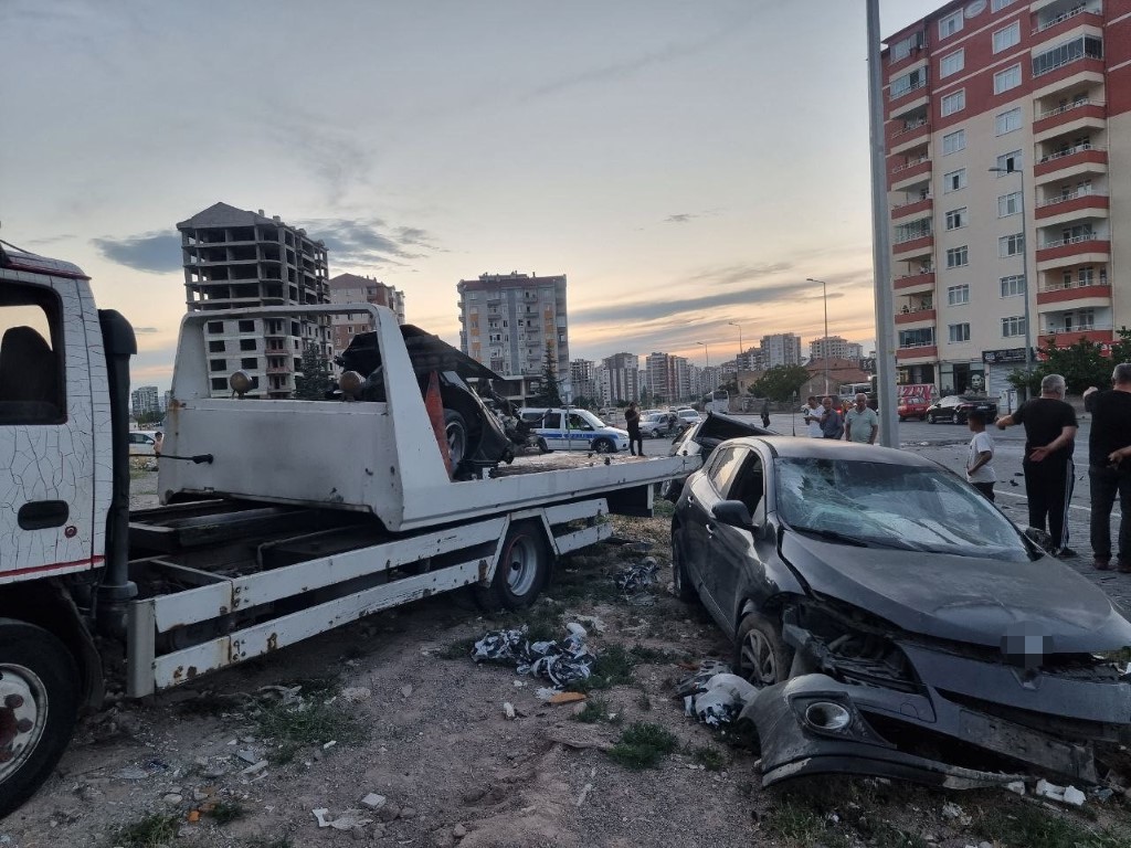 Tofaş’ın ikiye bölündüğü kaza kamerada