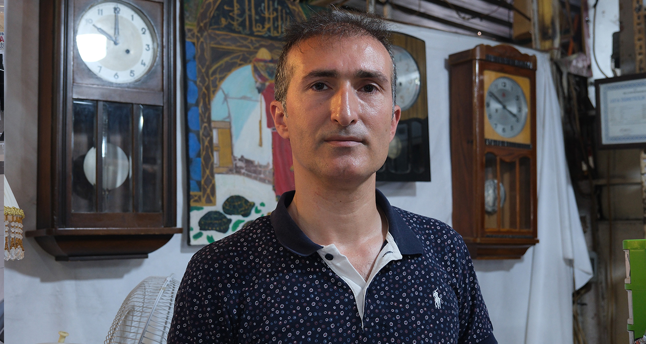 İnternette öğrendiği saat tamiri için sağlık teknikerliğini bıraktı