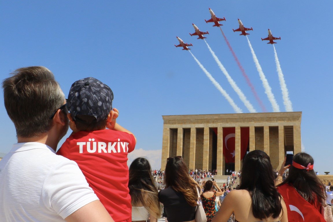 Türk Yıldızları’ndan 30 Ağustos’a özel Anıtkabir saygı uçuşu