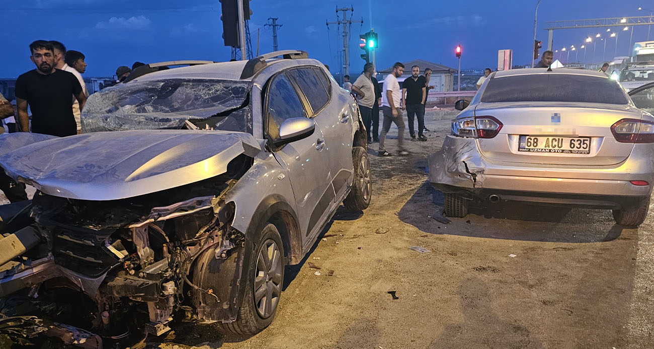 Aksaray’da iki otomobil çarpıştı: 4 yaralı