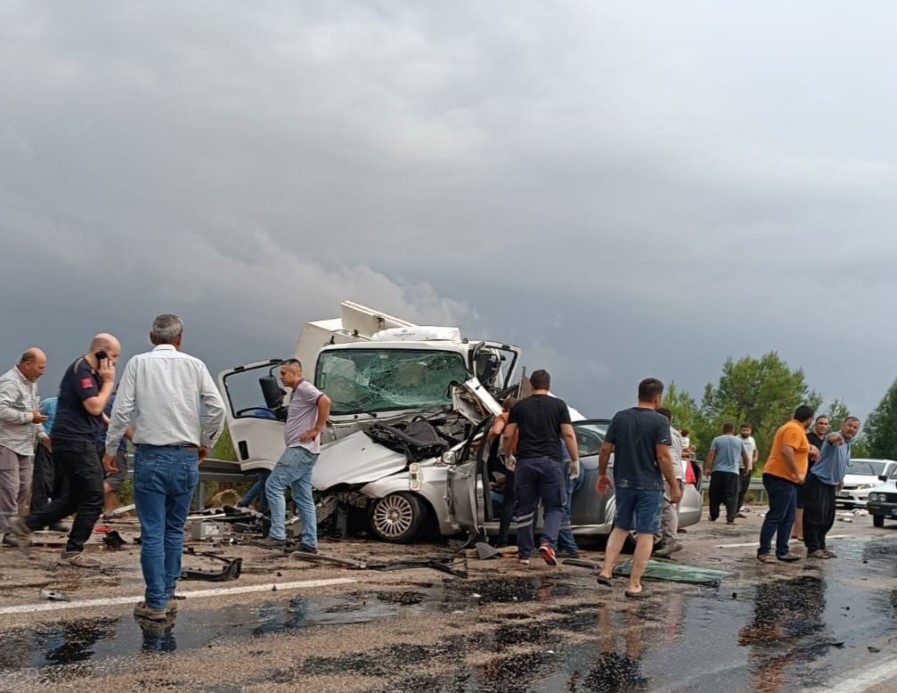 Baba ile 6 yaşındaki kızının öldüğü kazanın feci görüntüleri ortaya çıktı