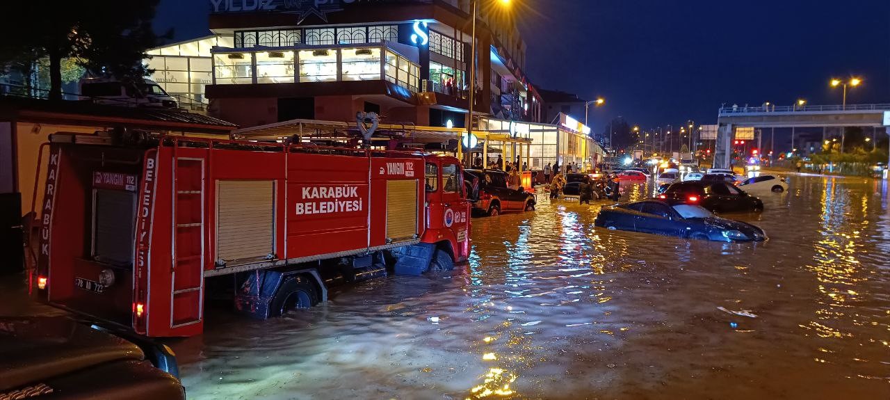 Karabük’te sağanak hayatı felç etti: Metrekareye 45 kilogram yağış düştü