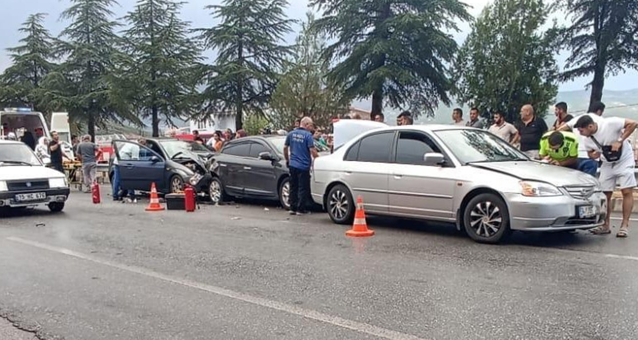 Denizli’de yağışın ardından zincirleme kaza: 5 yaralı