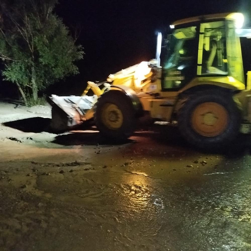 Çorum’da etkili olan sağanak yağış ve rüzgar hayatı felç etti