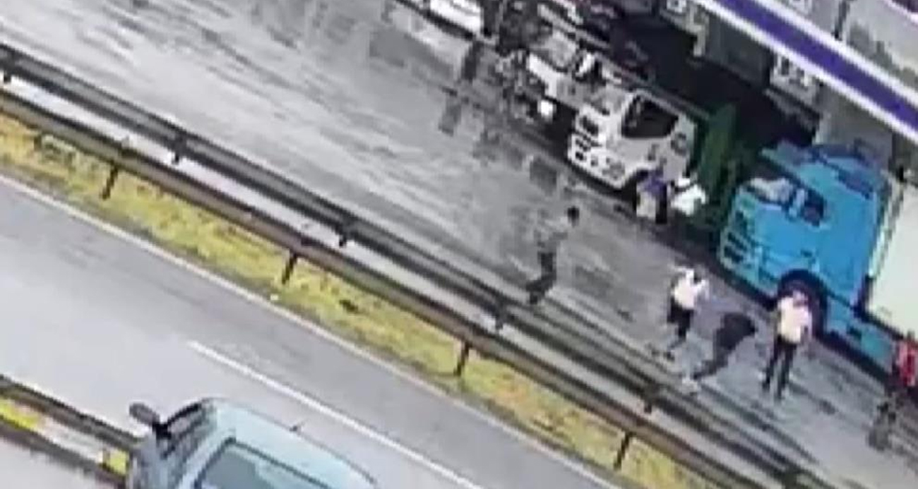 Sınır kapısında tır şoförleri arasında çıkan kavga kamerada