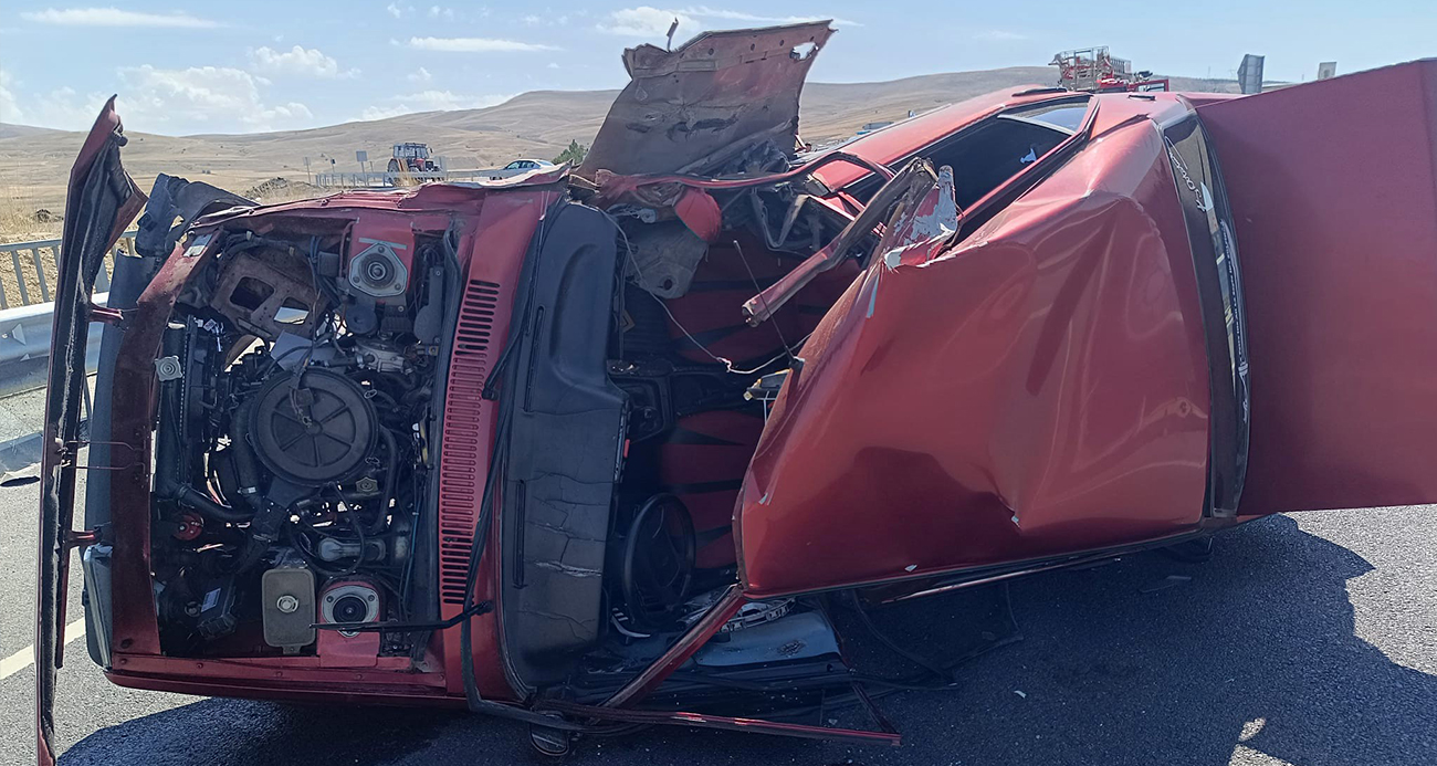 Fiat Tofaş marka otomobil kağıt gibi buruştu: 9 yaralı