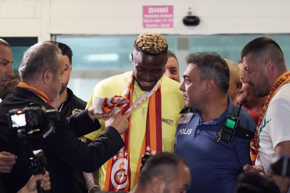 Galatasaray’ın yeni transferi Victor Osimhen, İstanbul’a geldi