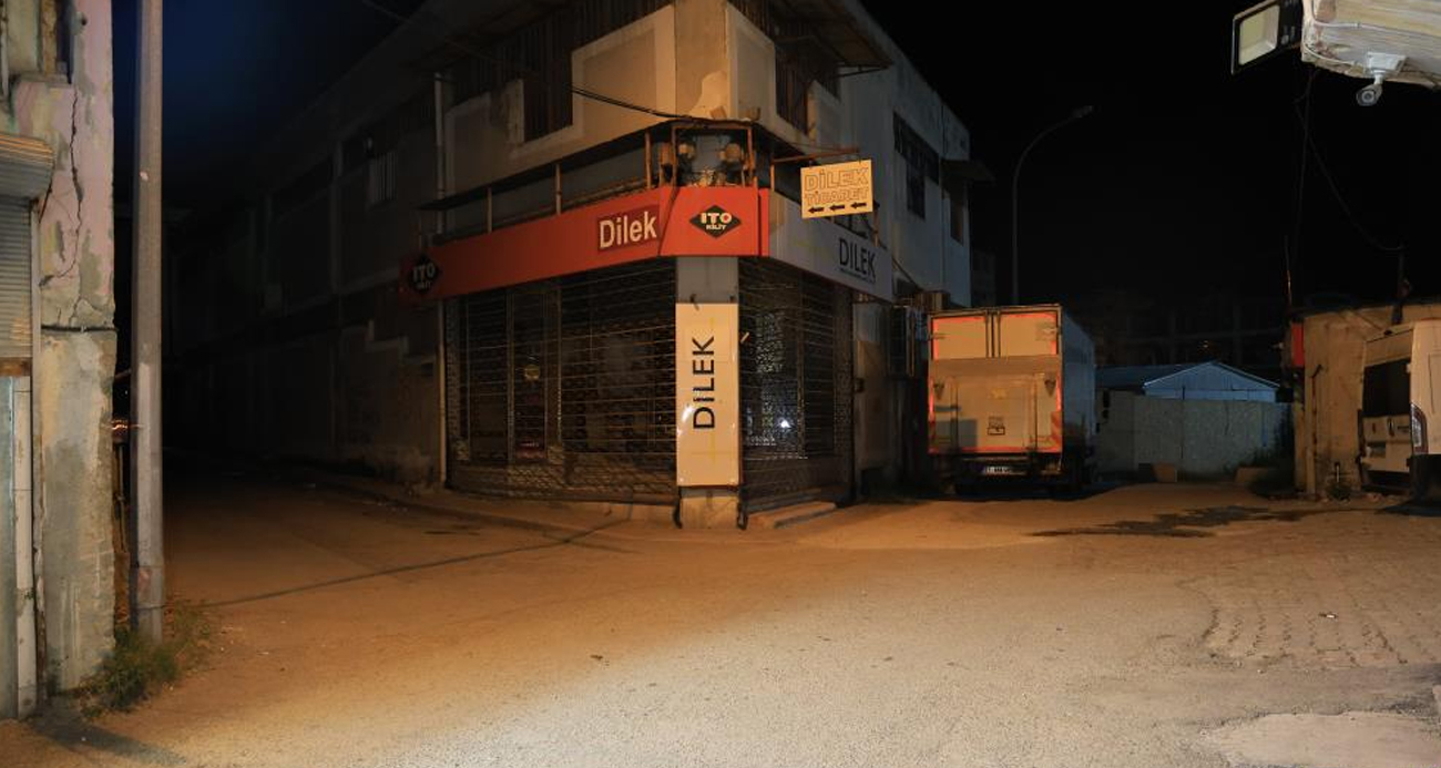 Adana’da motosikletli şüpheliler sokak ortasında bir kişiyi silahla öldürüp kaçtı