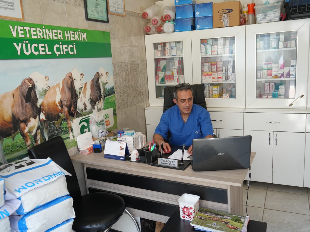 Hayvan sevgisi için hemşireliği bırakıp veteriner hekim oldu