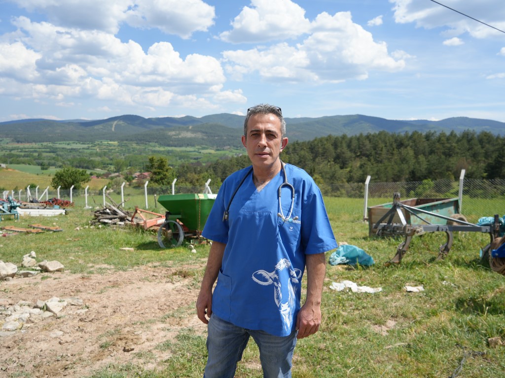 Hayvan sevgisi için hemşireliği bırakıp veteriner hekim oldu