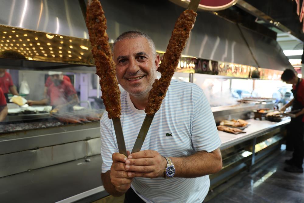 Adana’ya gelen turistler kebap yemeden dönmüyor