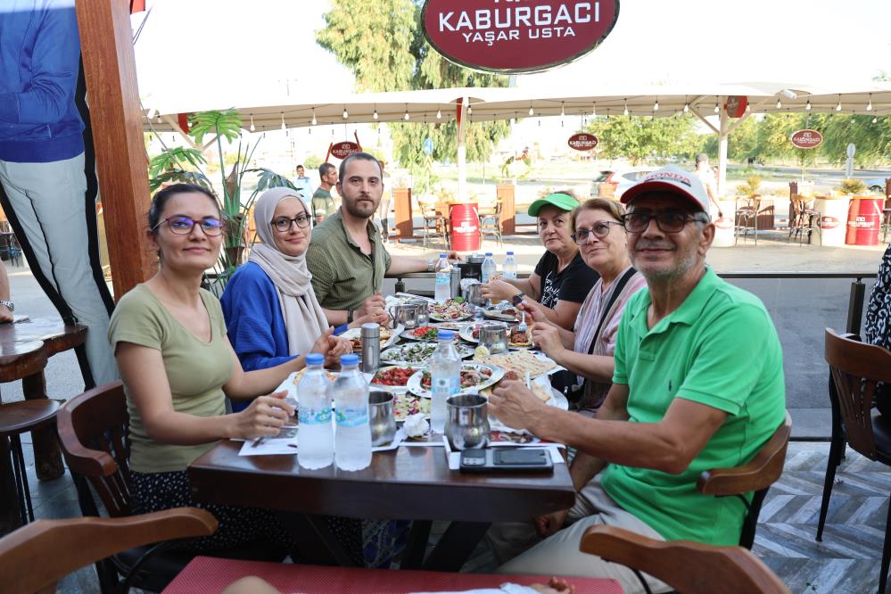Adana’ya gelen turistler kebap yemeden dönmüyor