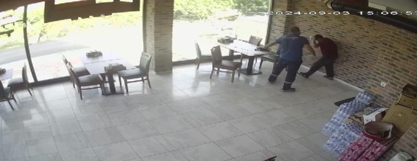 Pendik’te börekçide yaşanan kavganın başlama anlarına ait görüntüler ortaya çıktı