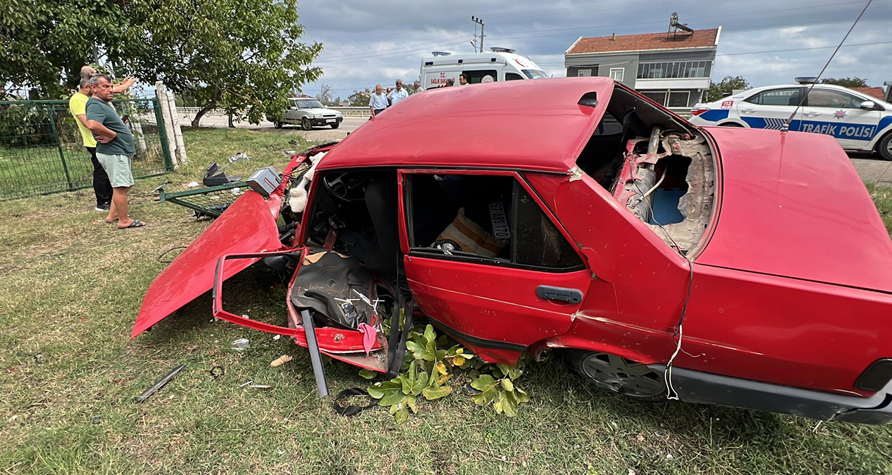 Kaza yapan Fiat Tofaş kağıt gibi dağıldı: 1 yaralı