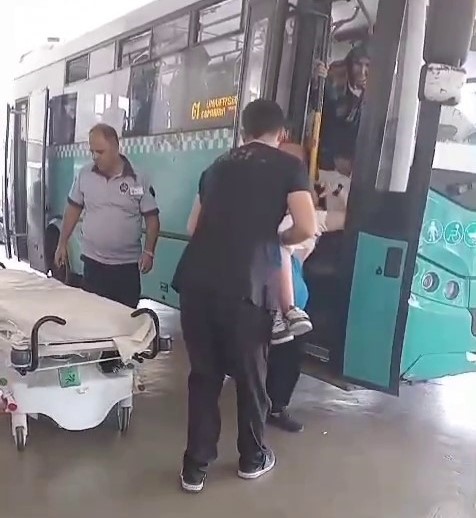 Erzurum’da bir halk otobüsünde fenalaşan kadını şoför acile servise yetiştirdi