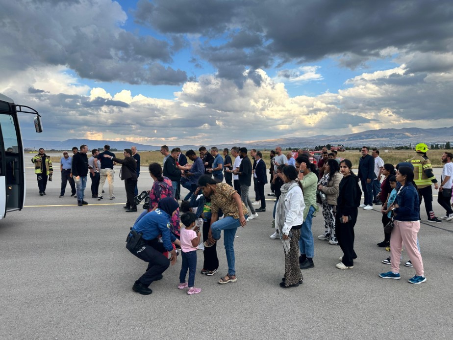 Hindistan uçağına bomba ihbarı: Erzurum Havalimanı’na acil iniş yaptı