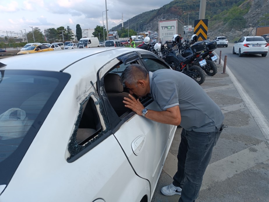 Samsun’da taş ocağında patlama: Yola savurulan taşlar araçlara isabet etti, 4 kişi yaralandı