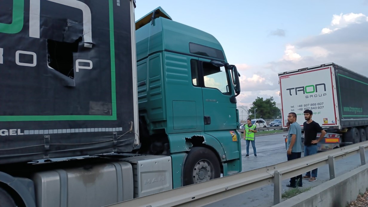 Samsun’da taş ocağında patlama: Yola savurulan taşlar araçlara isabet etti, 4 kişi yaralandı