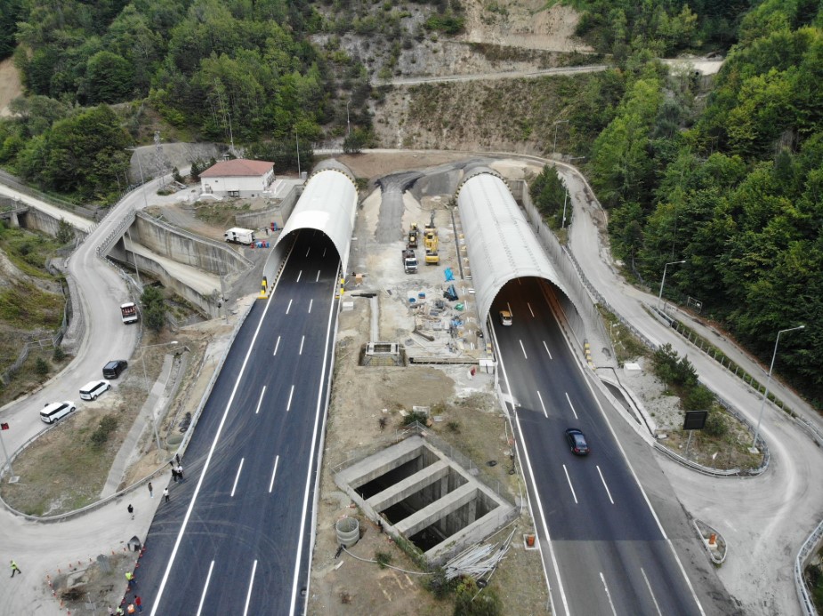 Bolu Dağı Tüneli trafiğe açıldı: Trafik çilesi bitti