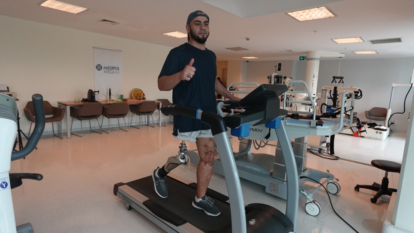 Türkiye’de ilk kez uygulanan son jenerasyon osseointegrasyon protezi ile hayata tutundu