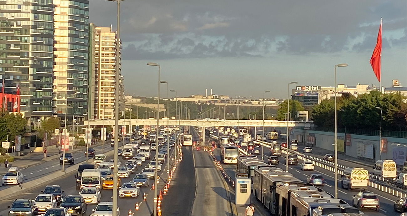 Okulların açılmasıyla İstanbul’da sabah trafiği oluştu