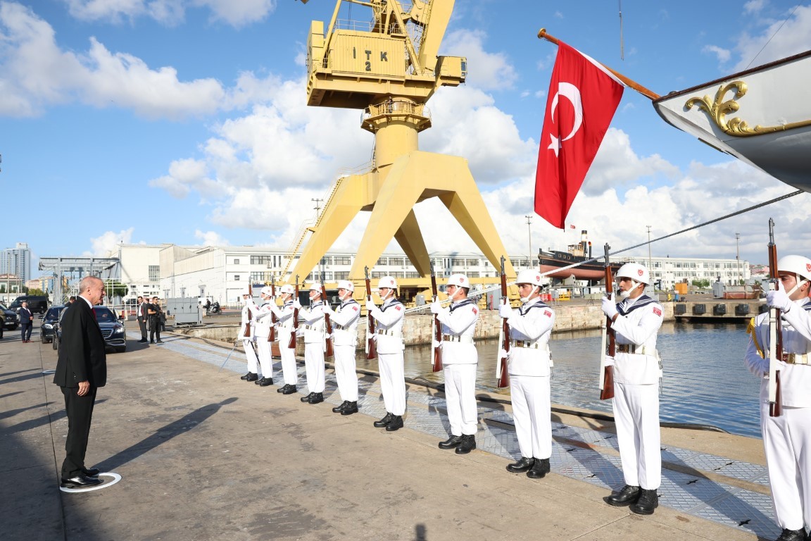 Cumhurbaşkanı Erdoğan yenilenen Savarona yatında incelemelerde bulundu