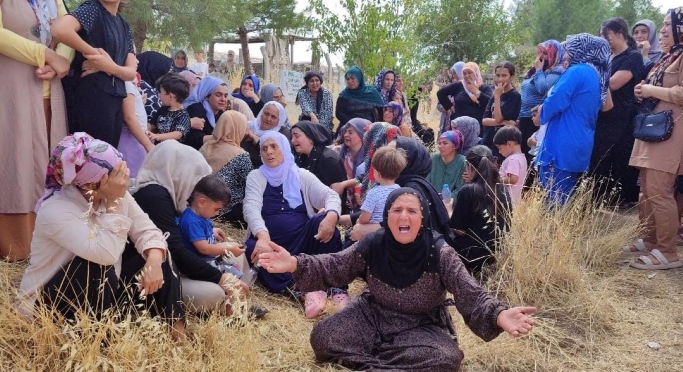 Narin, gelinliği tabuta bırakılarak gözyaşları içinde defnedildi