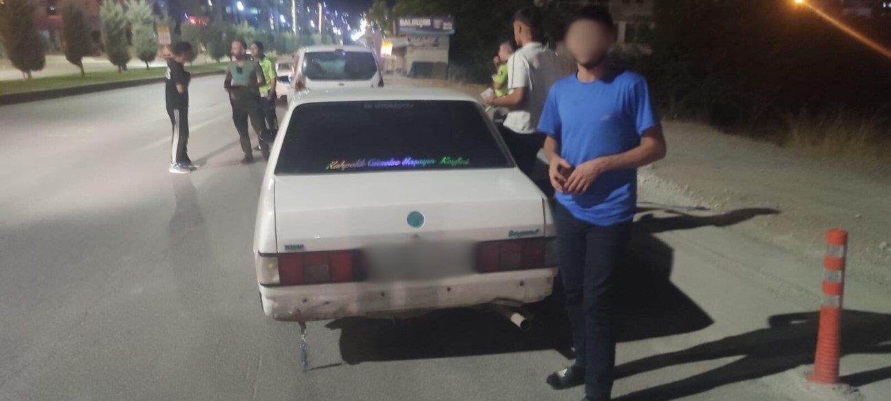 Akaryakıt istasyonunda Tofaş aracıyla drift attı, pişman oldu