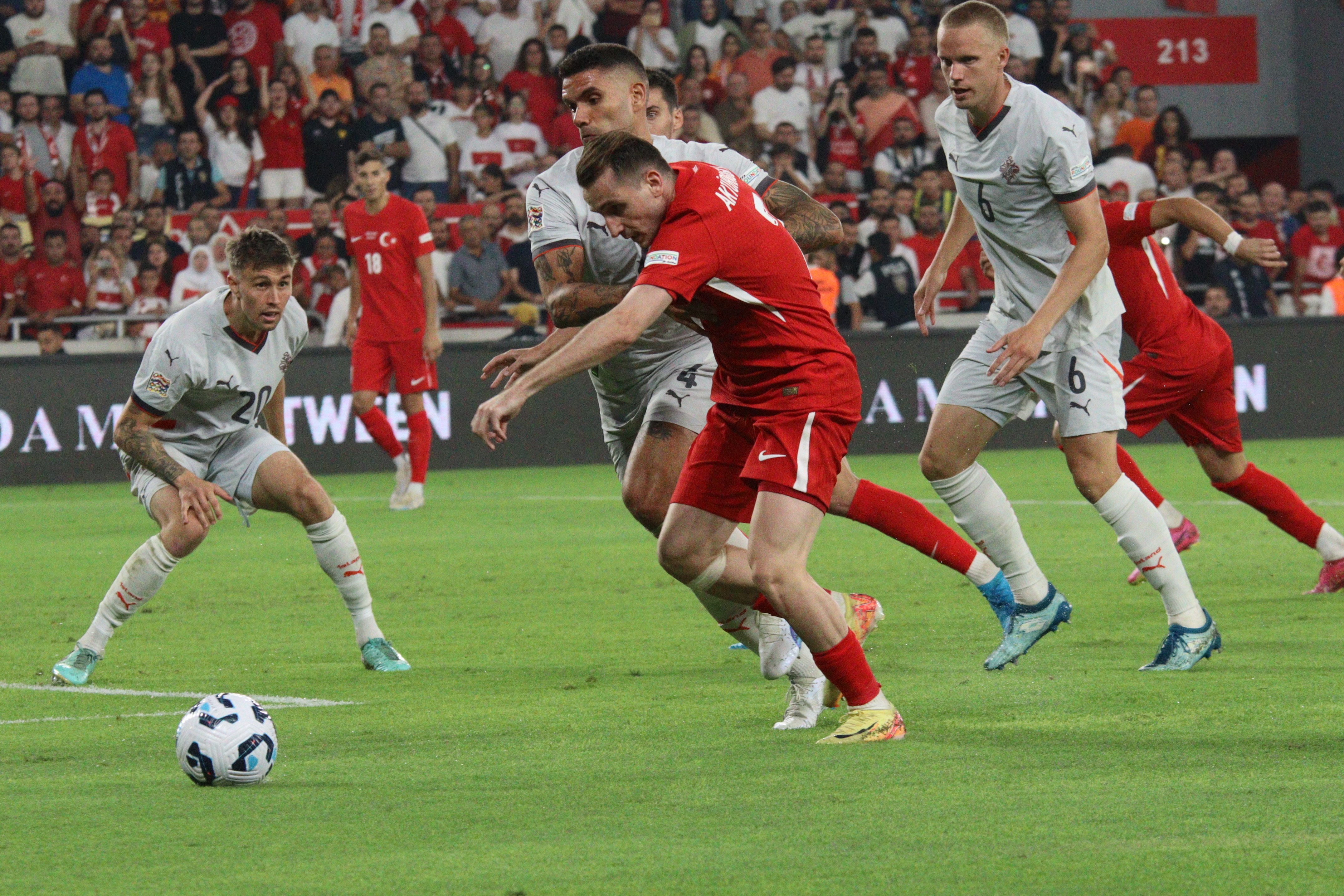 Milliler, İzlanda'yı devirdi! Kerem Aktürkoğlu 3 golle yıldızlaştı