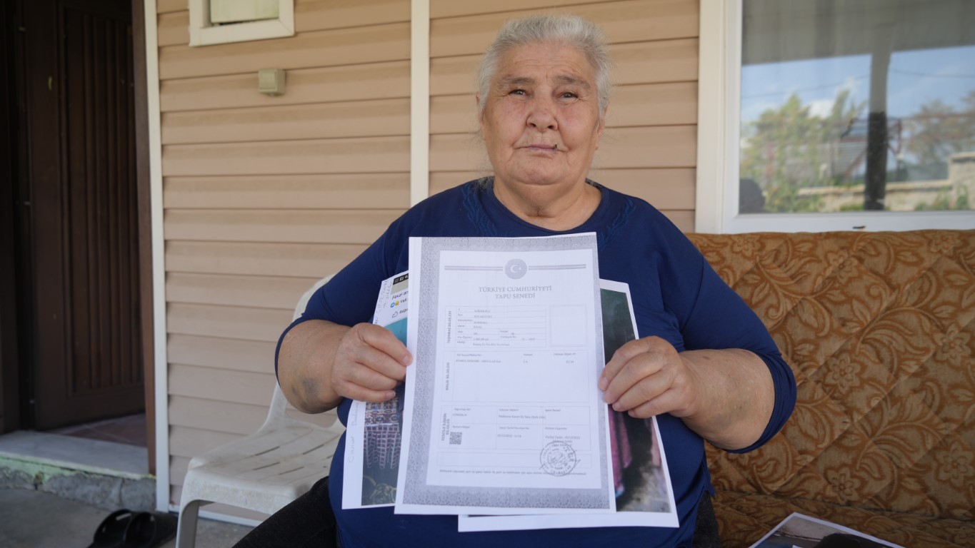 Yaşlı kadının ev yaptırma hayali kabusa döndü: Ablası, köpek ve sopayla dehşeti yaşattı