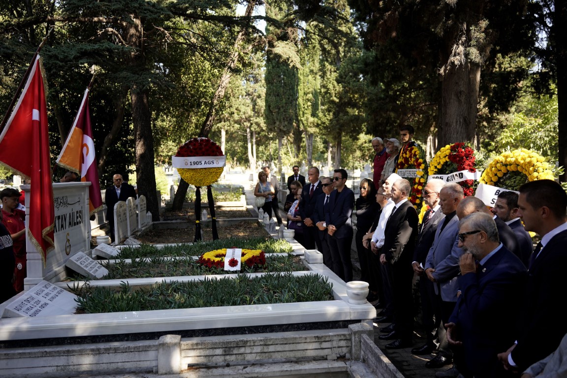 Metin Oktay kabri başında anıldı