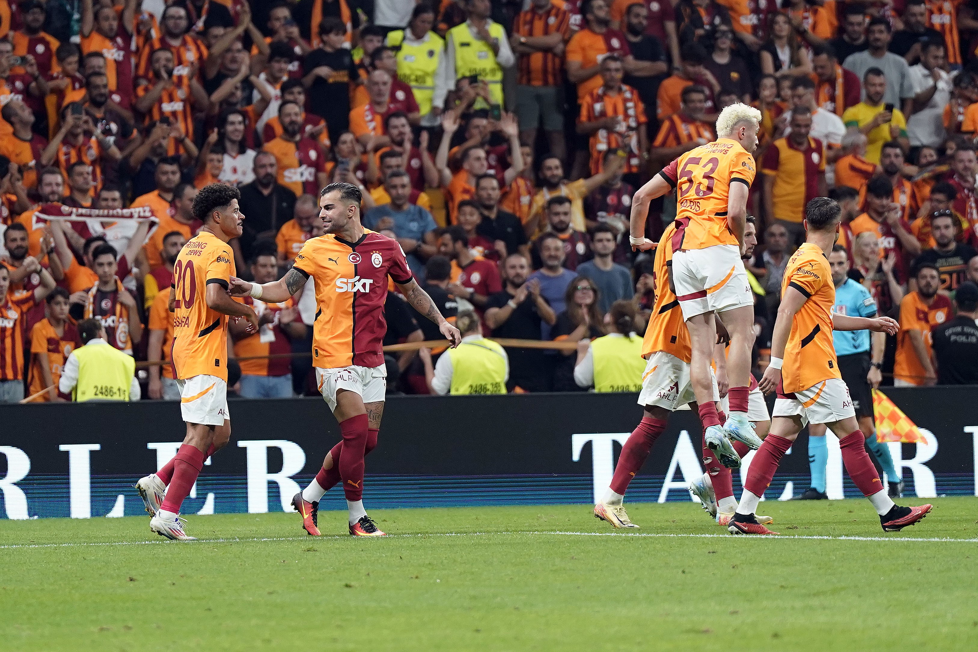 Aslan'dan 4'te 4! Galatasaray, farklı kazandı