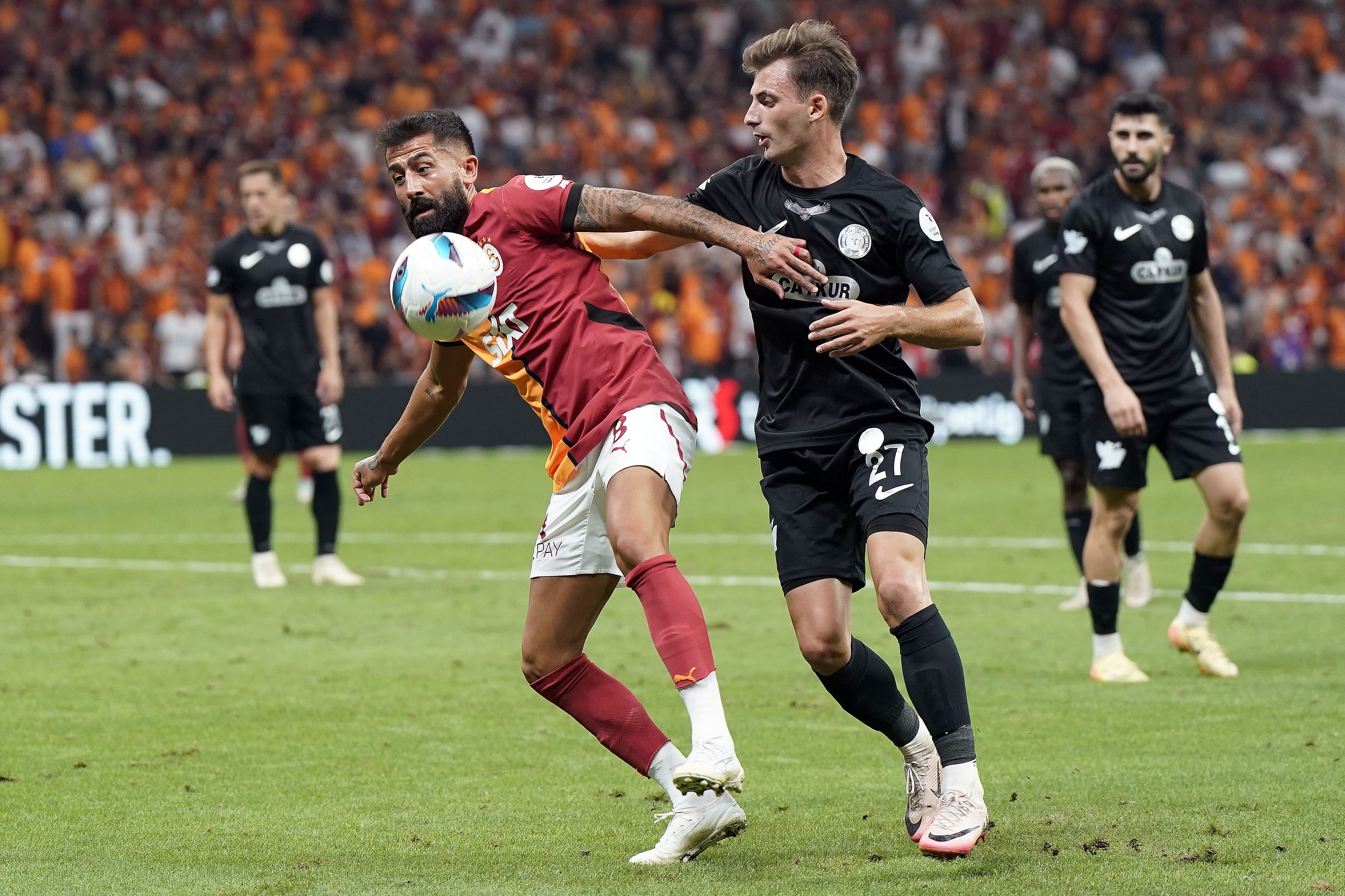 Aslan'dan 4'te 4! Galatasaray, farklı kazandı