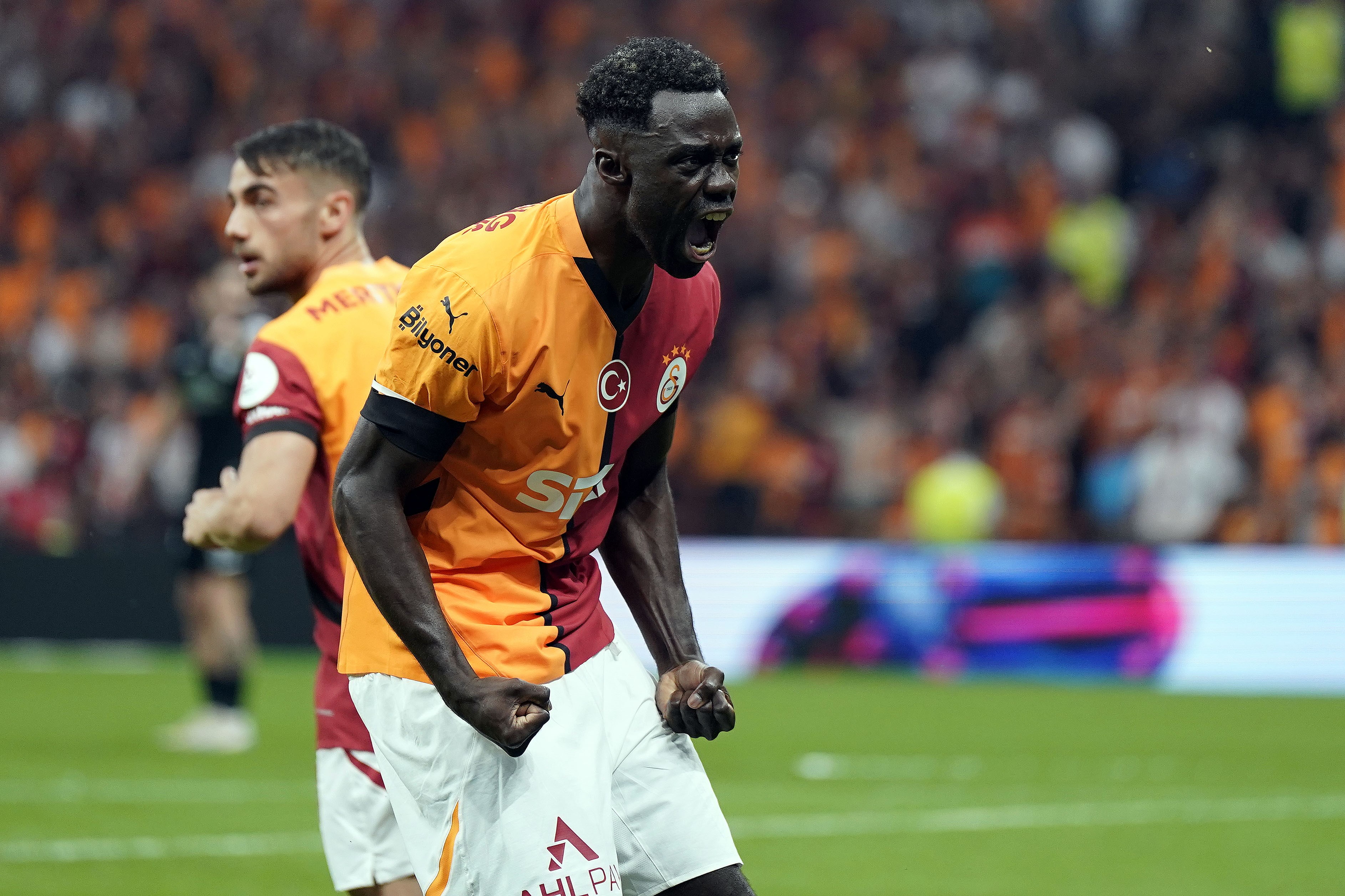 Aslan'dan 4'te 4! Galatasaray, farklı kazandı