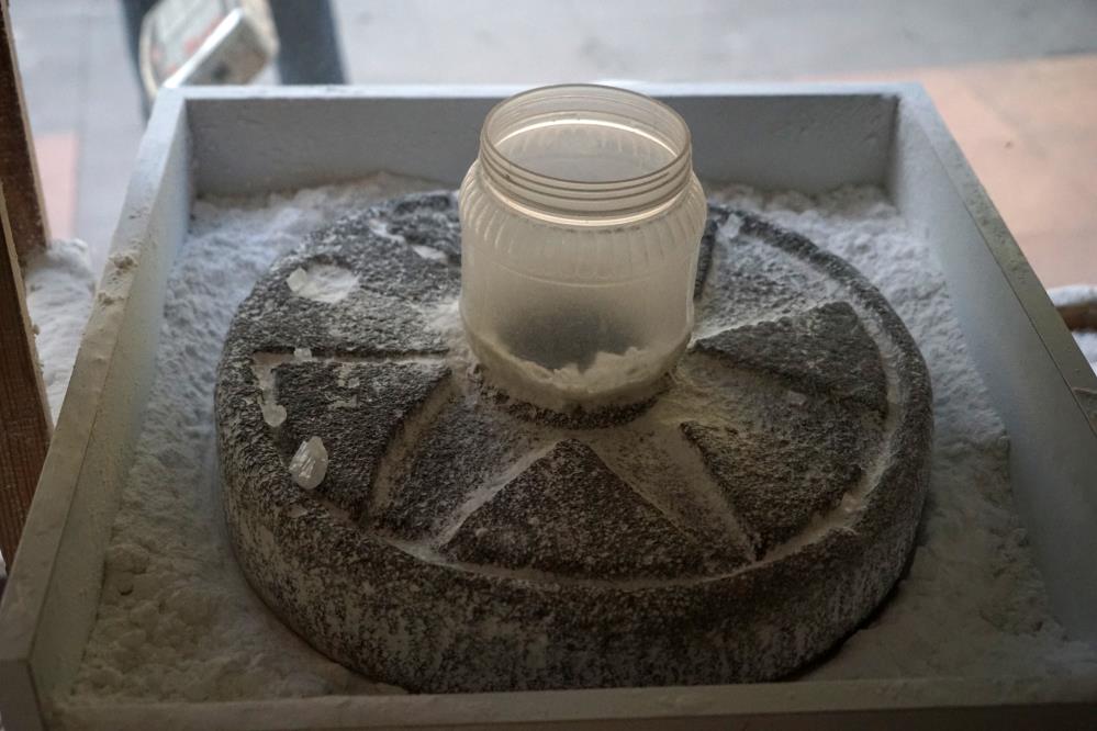 Teknolojiye meydan okuyor: Meşhur Çankırı tuzunu taş değirmende öğütüyor