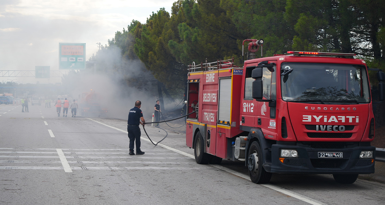 Trafik tek şeritten sağlandı!