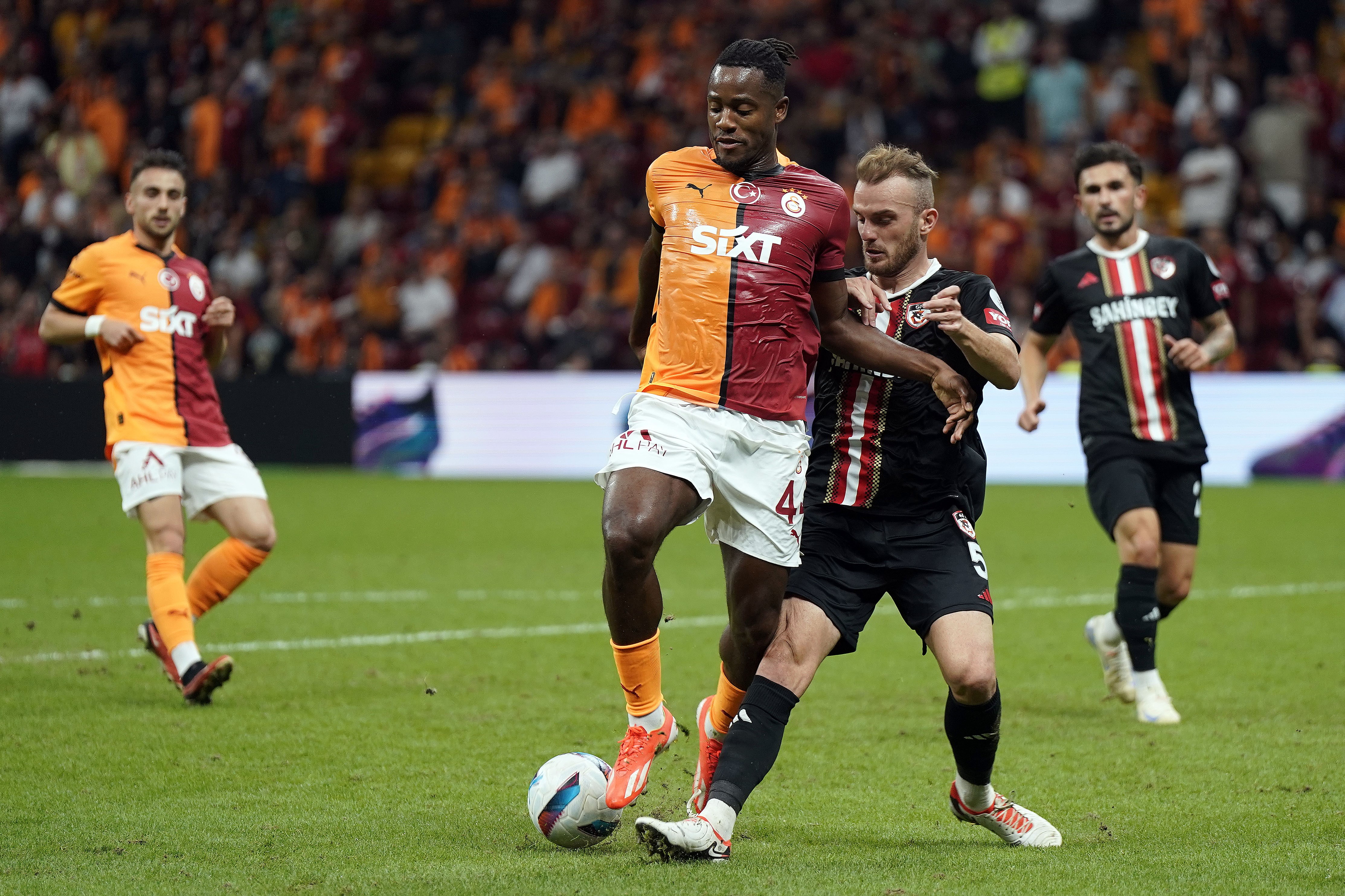 Derbi öncesi hata yapmadı! Galatasaray 3 puanı 3 golle aldı