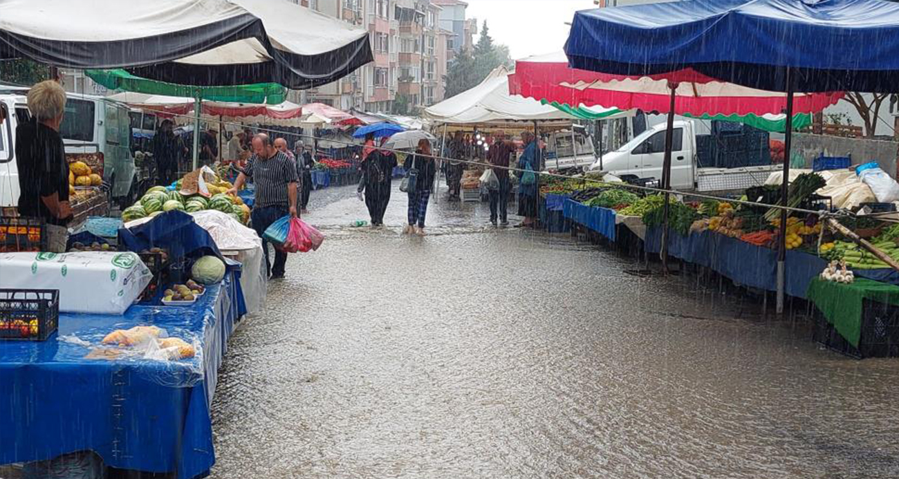 Tekirdağ’da şiddetli yağış, Salı Pazarı’nı sular altında bıraktı