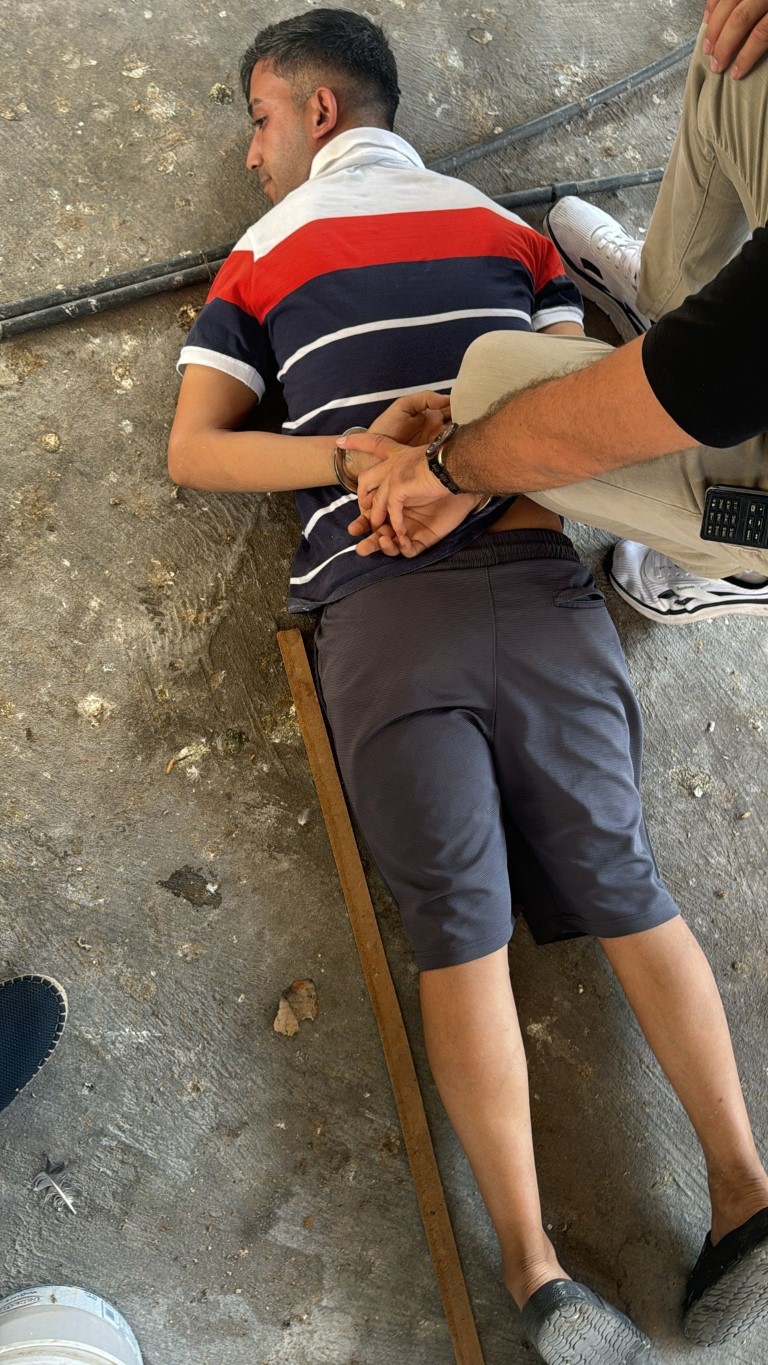 Güvercin kulübesinden ‘Kalaşnikof’ çıktı