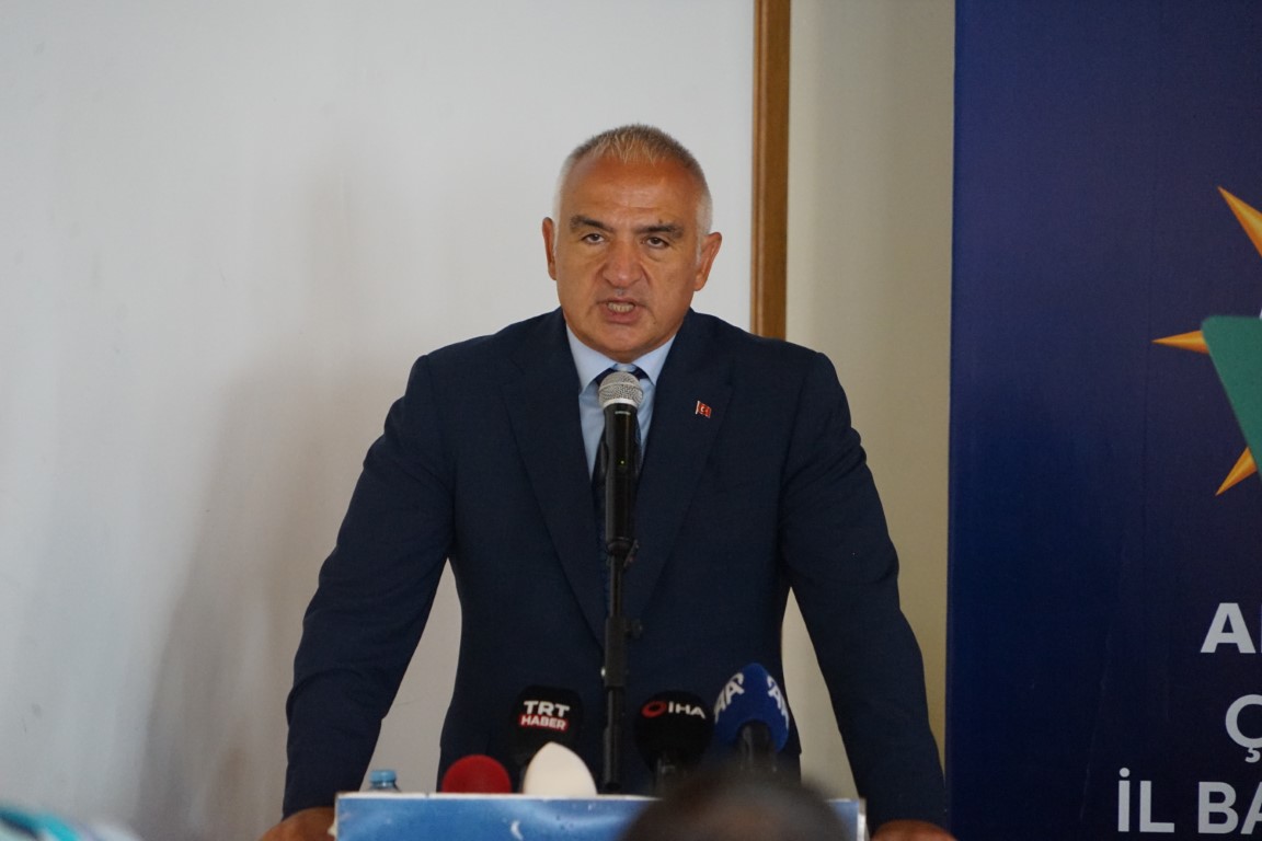 Bakan Ersoy duyurdu: Yurt dışına kaçırılan 2 bin 500 yıllık eser Türkiye’ye iade edildi