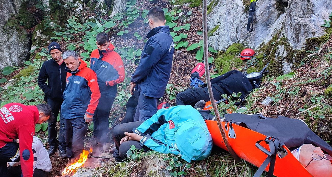 Maden ararken mahsur kalan madenciler 19 saat sonra helikopterle kurtarıldı