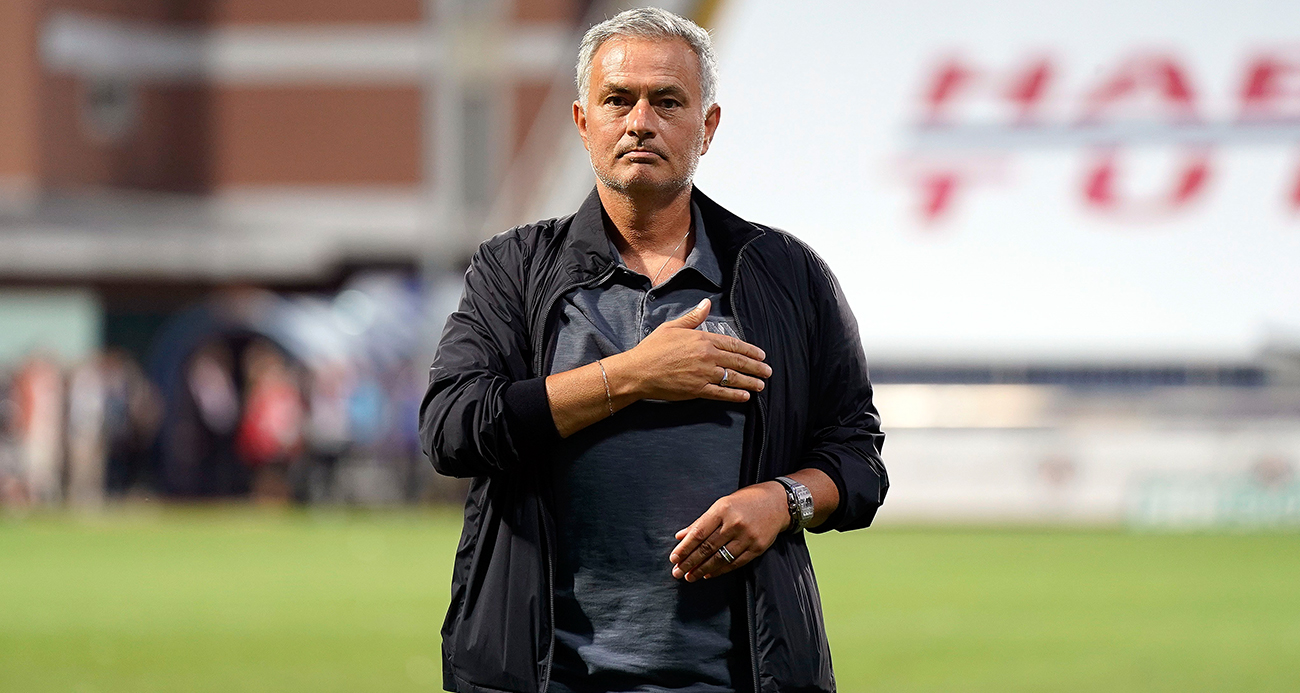 Fenerbahçe Teknik Direktörü Jose Mourinho, Galatasaray maçıyla birlikte sarı-lacivertlilerin başında ilk derbisine çıkacak. 61 yaşındaki teknik adam, kariyerinde Portekiz, İngiltere, İtalya ve İspanya’da 7 farklı takımla dünyanın önemli rekabetlerinde büyük maç heyecanı yaşadı.