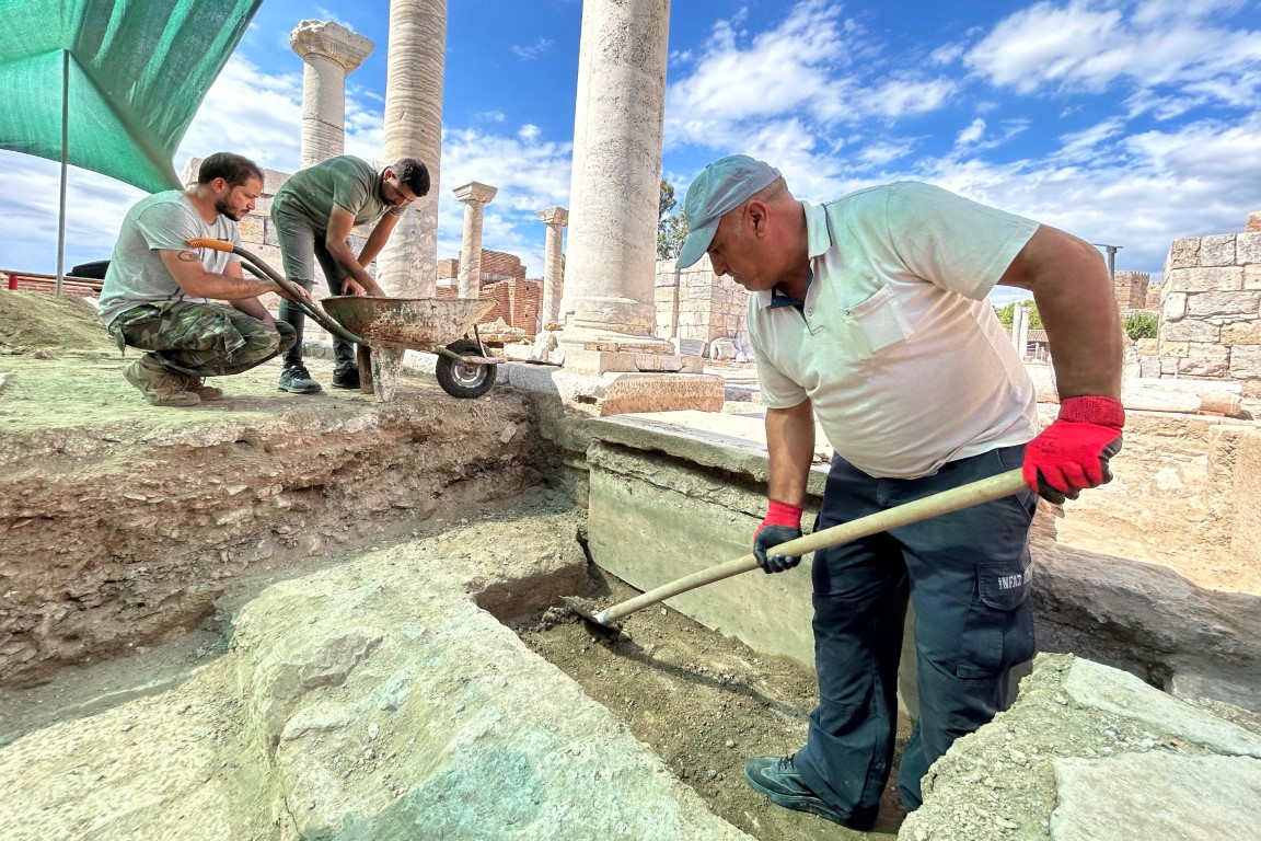 Tam bin 800 yıllık: İzmir’de Romalı gladyatörün lahiti bulundu