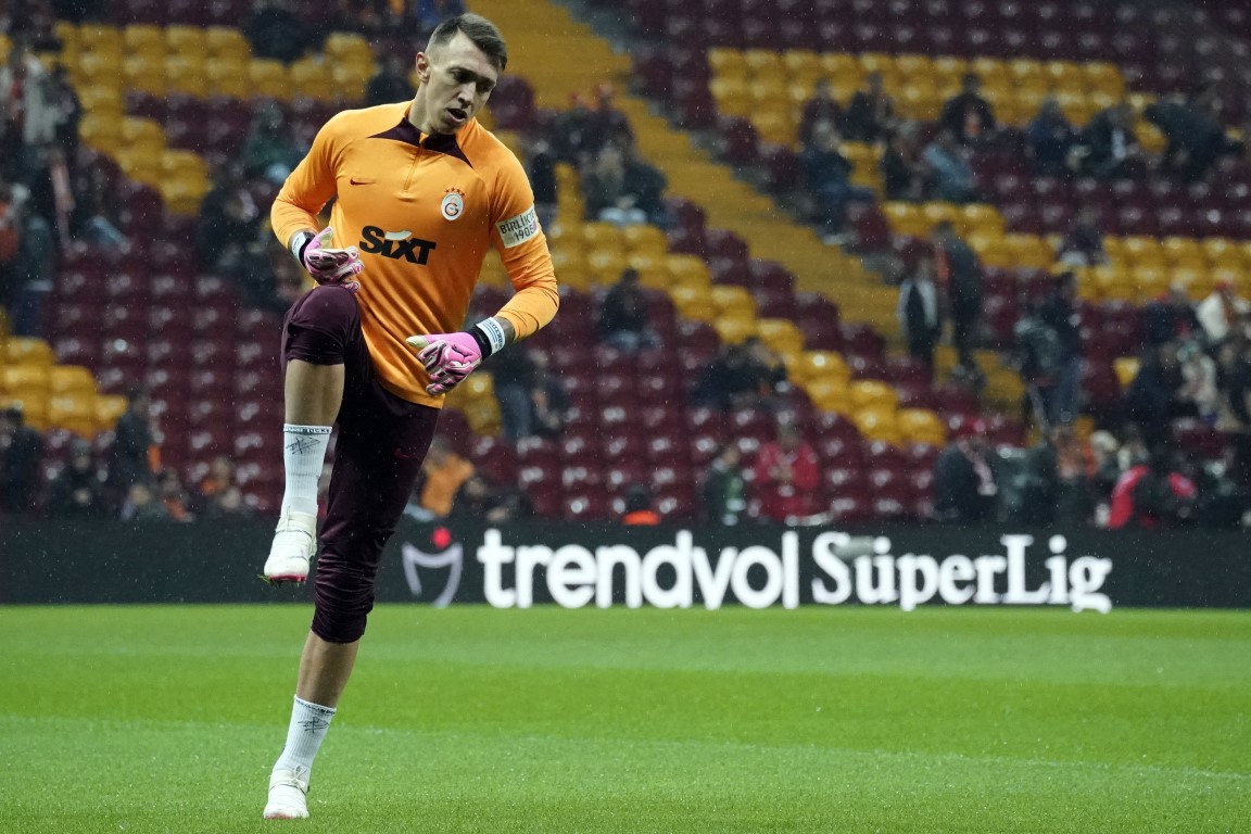 Galatasaray’da derbilerin en deneyimlisi Fernando Muslera