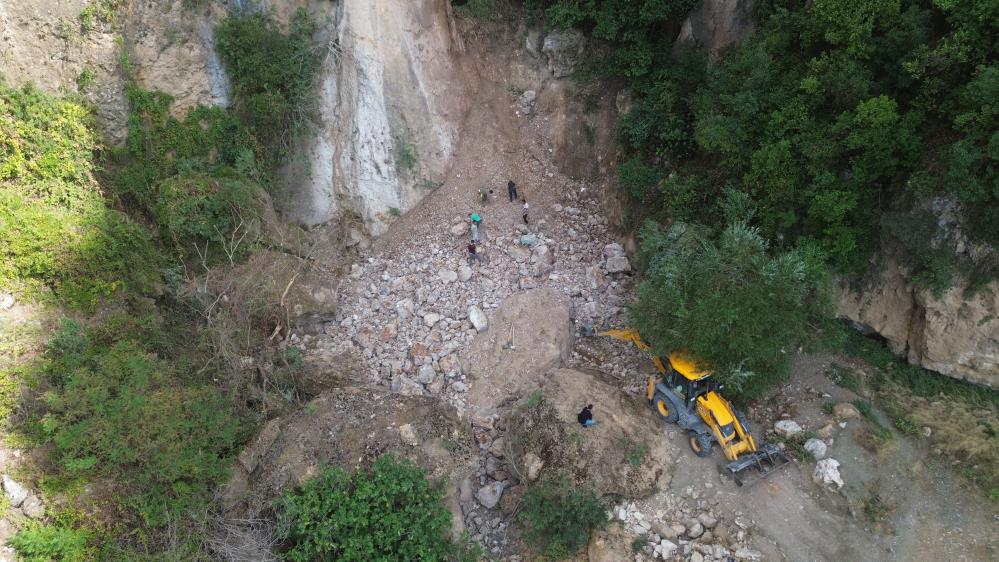 Patlamayla yerle bir olan doğa harikası şelalenin kurtarılması için çalışma başlatıldı